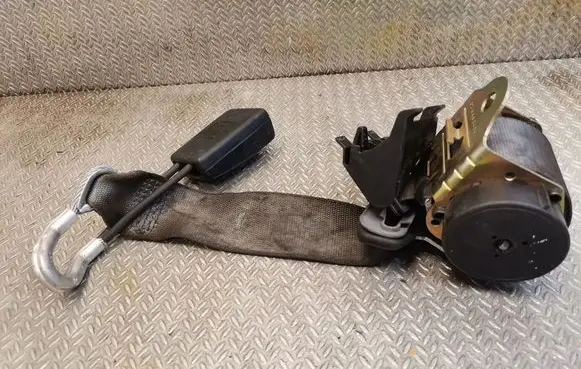 Mercedes-Benz E W210 Middle seatbelt (rear) 2108600086