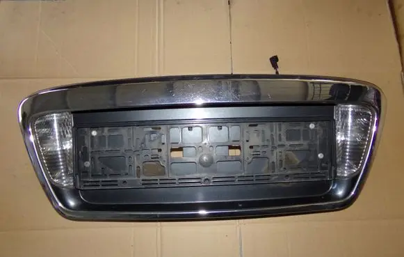 KIA Opirus Trunk door license plate light bar 