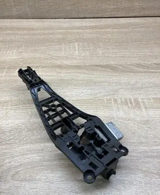 Opel Zafira B Front door exterior handle/bracket 24463523 LEFTSIDE