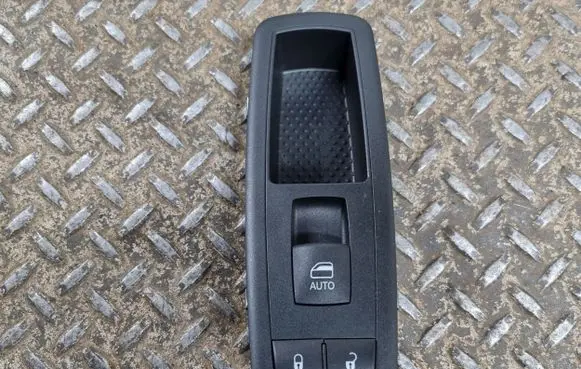 Jeep Grand Cherokee Electric window control switch 68290692AB
