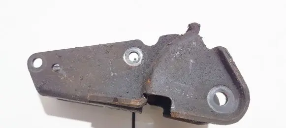 Mitsubishi Carisma Engine mounting bracket
