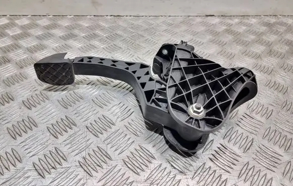 Volkswagen Golf Plus Clutch pedal 1K1721059CG 00001434351