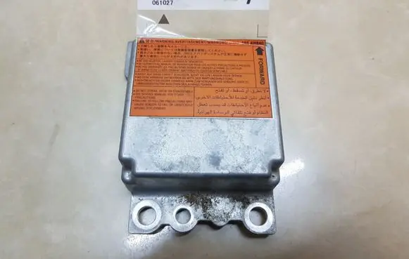 Nissan X-Trail T30 Airbag control unit/module 988208H40E