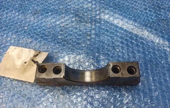 Mercedes-Benz S W126 Crankshaft Holder 1170110012