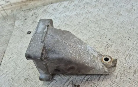 Mercedes-Benz SLK R172 Engine mounting bracket A2712231304