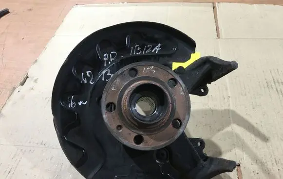 Seat Ibiza IV (6J,6P) Front wheel hub spindle knuckle