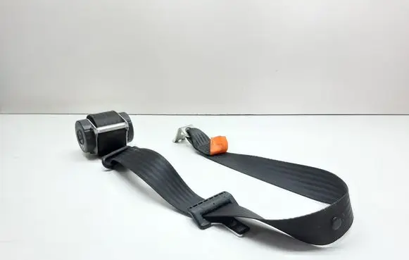 Rear seatbelt