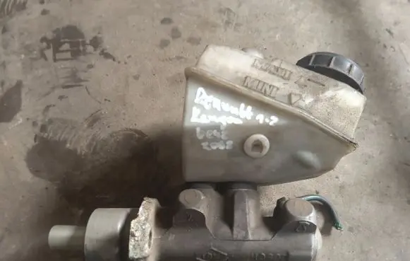 Renault Kangoo I Master brake cylinder 7700417826G
