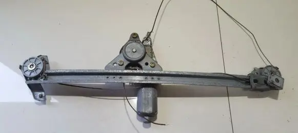 Mercedes-Benz C W202 Rear door window regulator motor 0130821637