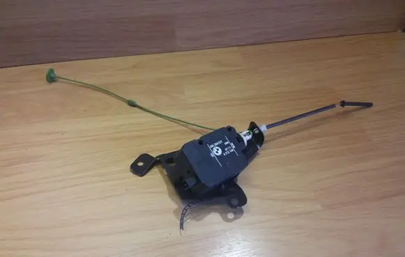 BMW 5 E39 Fuel tank cap lock 67118352168