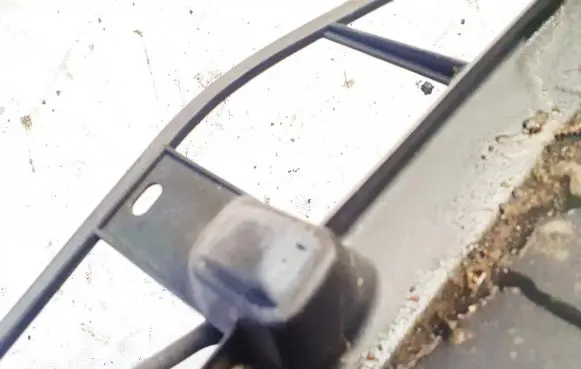 Windshield washer spray nozzle