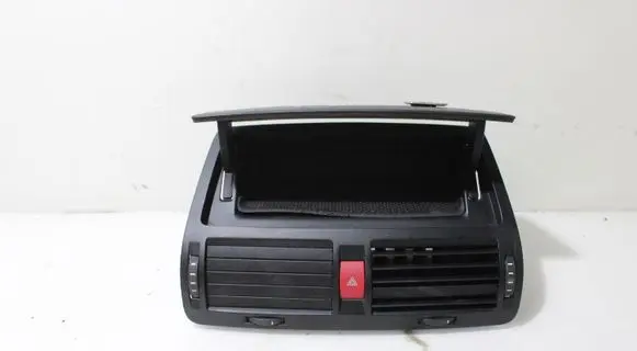 Skoda Octavia Mk2 (1Z) Dashboard air vent grill cover trim 