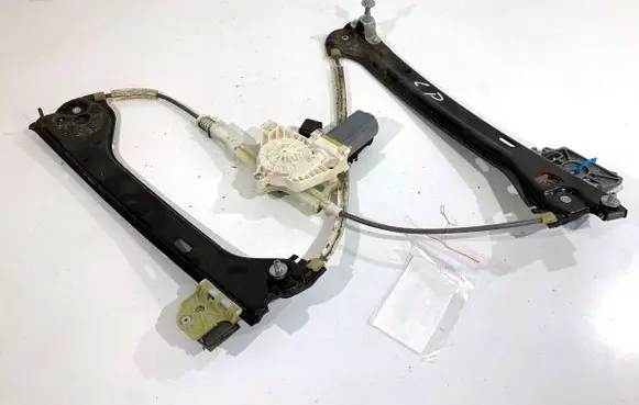 Mercedes-Benz CLA C117 X117 W117 Front door window regulator with motor 