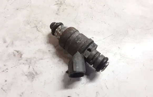 Audi A3 S3 8P Fuel injector 06A906031BT