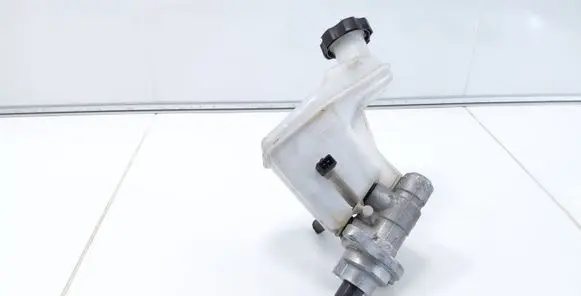 Brake fluid reservoir