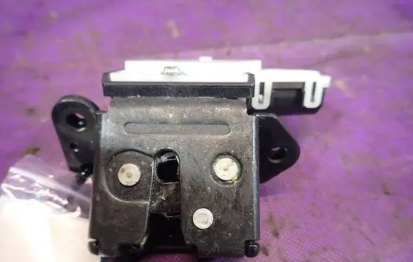Mazda 3 II Tailgate/trunk/boot lock/catch/latch