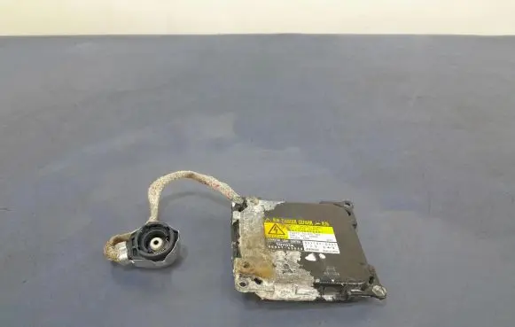 Lexus IS 220D-250-350 Voltage converter/converter module 