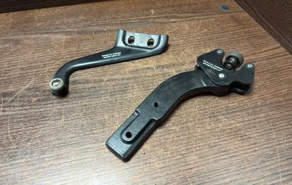 Mercedes-Benz Vito Viano W639 Sliding door upper roller guide/hinge 6397630147 A6397630147