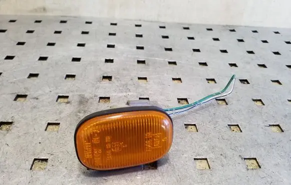 Front fender indicator light
