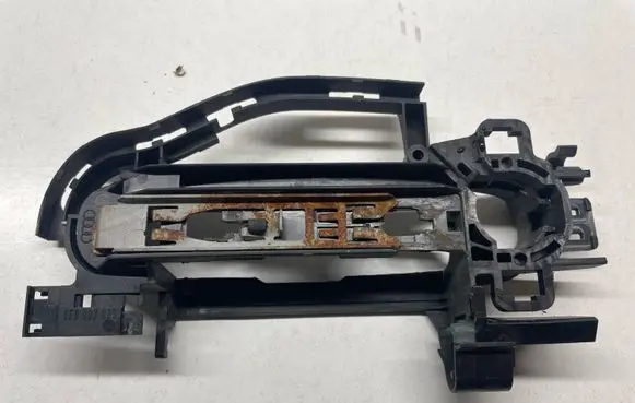 Audi A6 S6 C6 4F Front door exterior handle/bracket 4F0837885