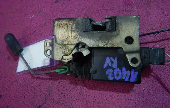 Opel Movano A Front door lock