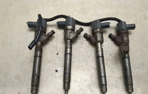Hyundai ix20 Fuel injectors set 0445110320