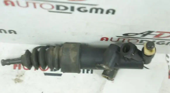 Peugeot 207 Clutch slave cylinder 9683039580