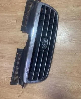 Hyundai Trajet Front bumper upper radiator grill 863523A000
