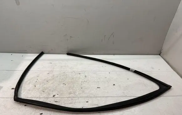 Lexus IS 220D-250-350 Rubber seal front door window/glass 
