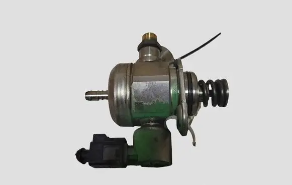 Audi A4 S4 B8 8K Fuel injection high pressure pump 06H127025N