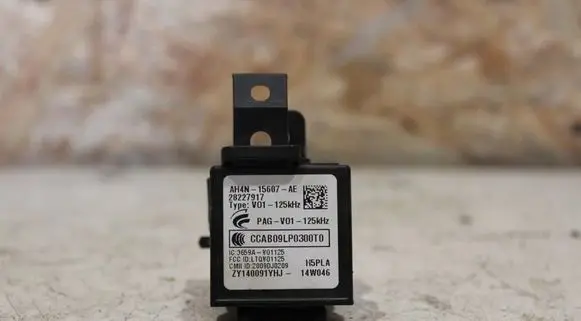 Volvo V40 Ignition lock 28227917
