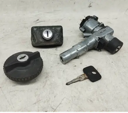 Mercedes-Benz 200 300 W123 Ignition lock NEIMAN0160S 1264620730 1237500985