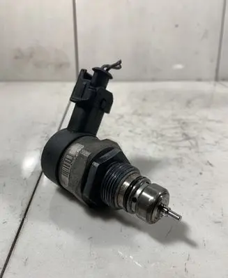 Volvo V60 Fuel pressure regulator 31216313