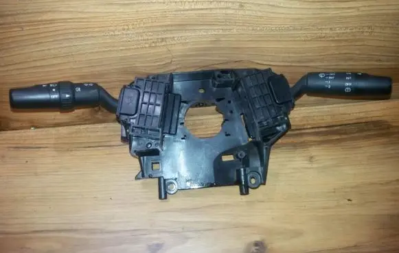 Mazda 3 I Wiper turn signal indicator stalk/switch 17D682