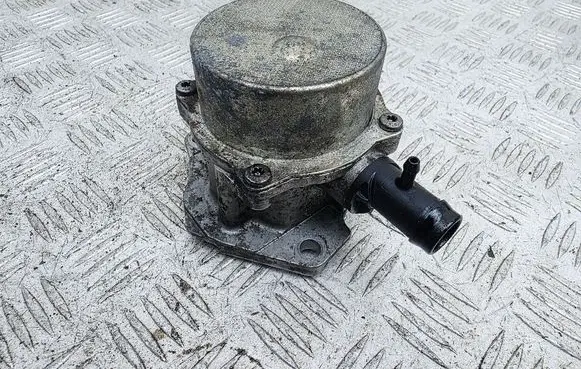 Nissan Juke I F15 Vacuum pump 146505272R