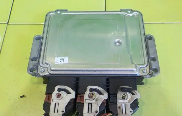Peugeot 208 I Engine control unit/module 9806002180