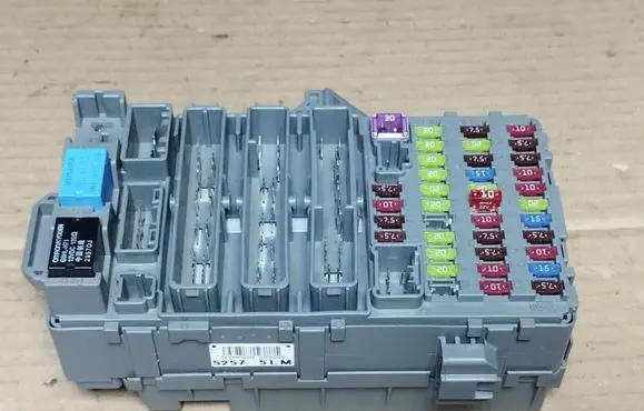 Honda CR-V Fuse module 52575LM