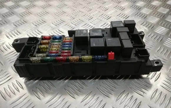 Volvo S60 Fuse module 8678449 518828017