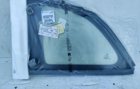 Mitsubishi Colt Front triangle window/glass 52139370