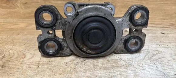 Engine mount bracket