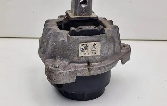 BMW 6 F12 F13 Engine mount bracket 6777371 686235 22116777371