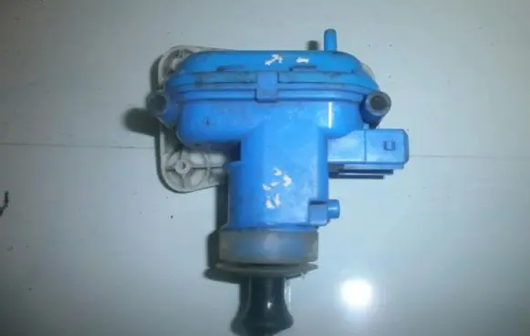 Audi 80 90 B3 Central locking vacuum pump 893862123