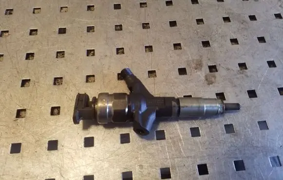 Subaru Outback Fuel injector 16613AA030