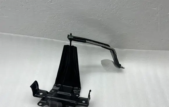 Battery bracket