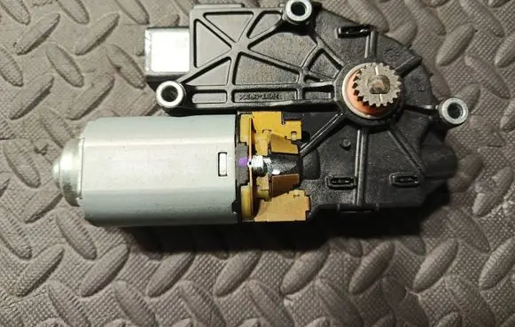 Maserati Quattroporte Sunroof motor/actuator 6082229 06082229 2226144A