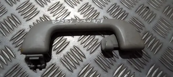 Toyota Avensis T270 Rear interior roof grab handle l1020373
