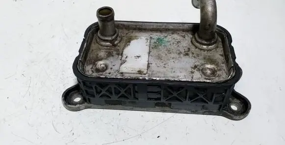 Volvo XC70 Oil filter mounting bracket
