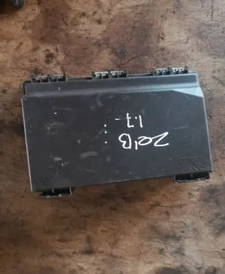 Opel Zafira B Fuse box cover 13125865