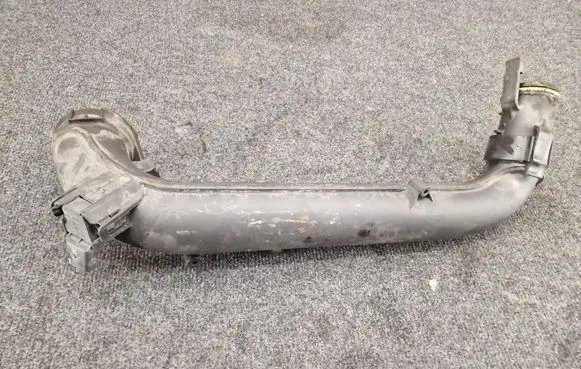Volkswagen PASSAT B8 Intercooler hose/pipe 04E145673P 04C906051