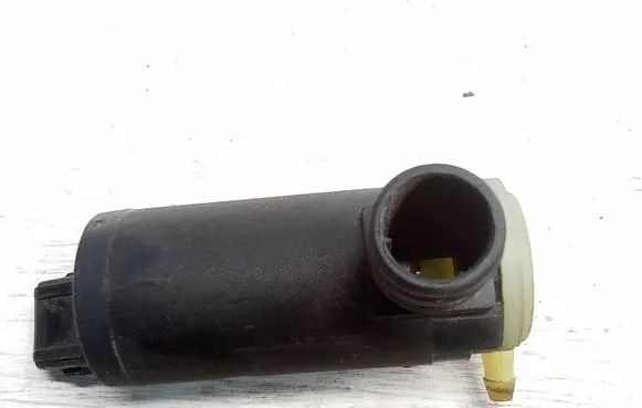 Ford Focus Windscreen/windshield washer pump 93BB17K624BA